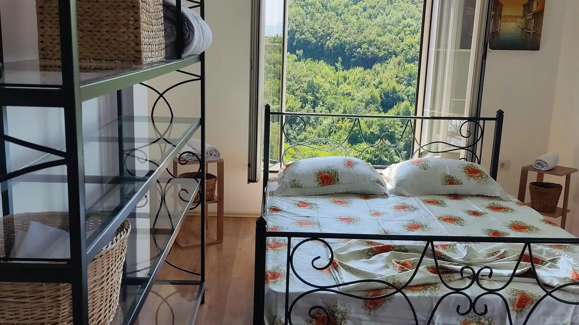 Vila Ndreca Tirana 0*,  Albania